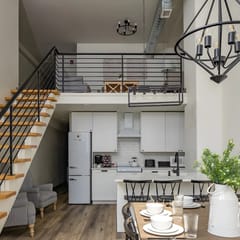 Main Street Farmhouse. City Retreat by Hollyhock