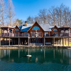 Enchanting Lakeside Cabin in 50 Acres of Gardens!
