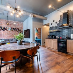 Hollyhock Suite 413: 5 beds/2 bath