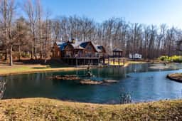 Enchanting Lakeside Cabin in 50 Acres of Gardens!