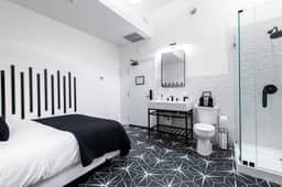 Hollyhock Suite 509: 1 bed/1 bath