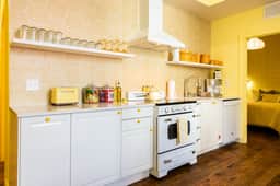 Hollyhock Suite 513: 5 beds/2 bath