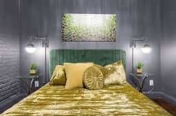 Luxury City Escape. Peaceful Retreat by Hollyhock