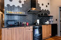 Hollyhock Suite 413: 5 beds/2 bath