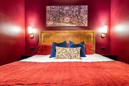 Hollyhock Suite 508: 2 beds/1 bath - Image 3