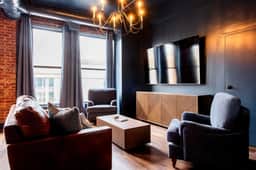 Hollyhock Suite 301: 4 Bed/2 Bath