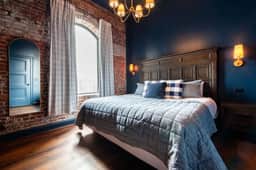 Hollyhock Suite 301: 4 Bed/2 Bath