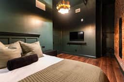 Hollyhock Suite 302: 4 Bed/2 Bath