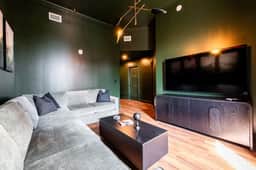 Hollyhock Suite 305: 2 Bed/1 Bath - Image 3