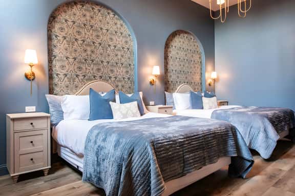 Hollyhock Suite 506: 1 bed + 1 loft bed/1 bath - Image 1