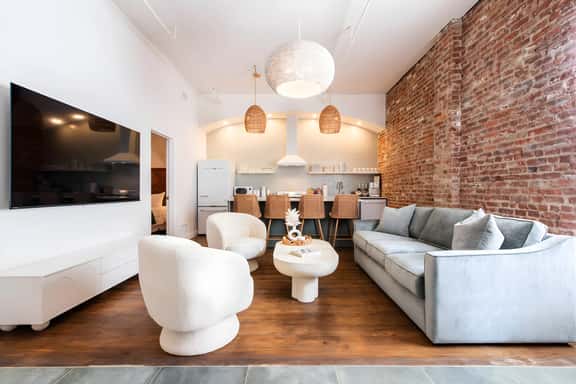 Hollyhock Suite 507: 3 bed /2 bath - Image 1