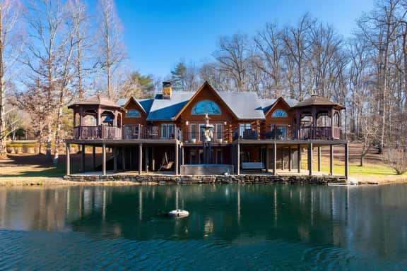 Enchanting Lakeside Cabin in 50 Acres of Gardens! - Image 1