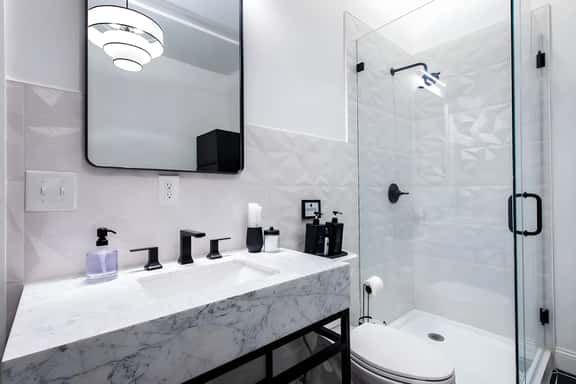 Hollyhock Suite 409: 1 bed/1 bath - Image 1