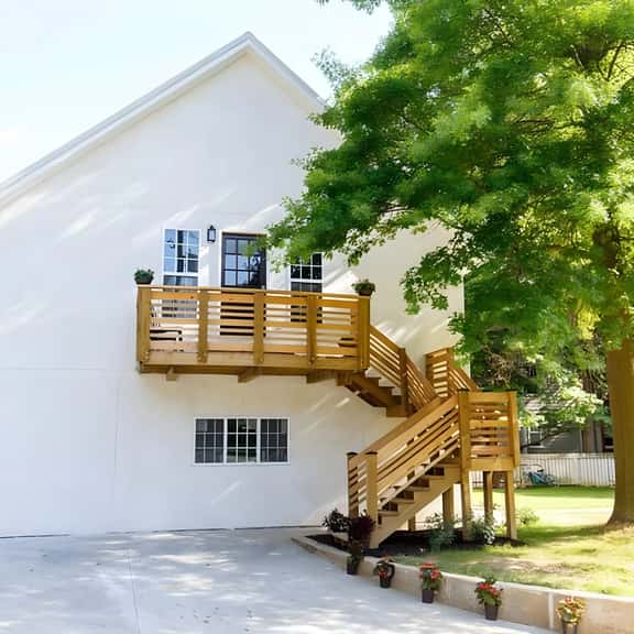 The Carriage House I Crescent Hill - Image 1
