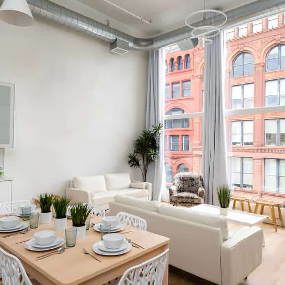 Lou-City Penthouse by Hollyhock Suites - Image 1