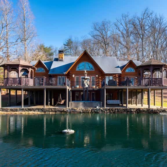 Enchanting Lakeside Cabin in 50 Acres of Gardens! - Image 1