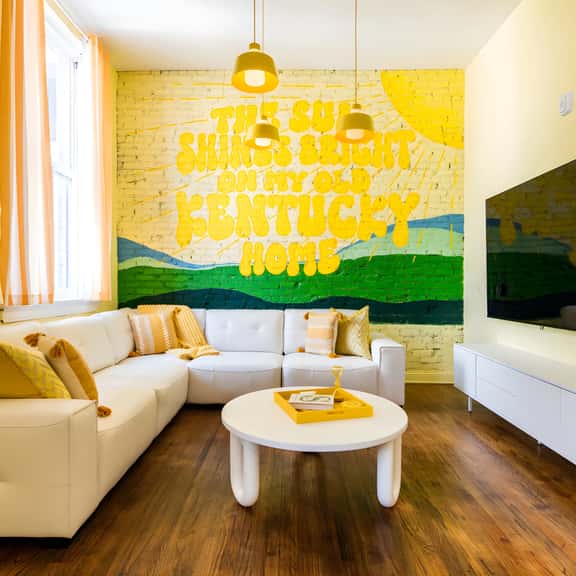 Hollyhock Suite 513: 5 beds/2 bath - Image 1