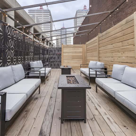 Penthouse Grand Executive Suite. 6 Bed, 3 Bath with Rooftop Private Deck! - Image 1