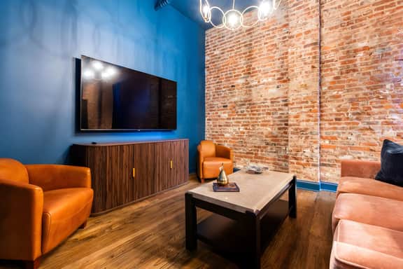 Hollyhock Suite 410: 2 beds/1 bath