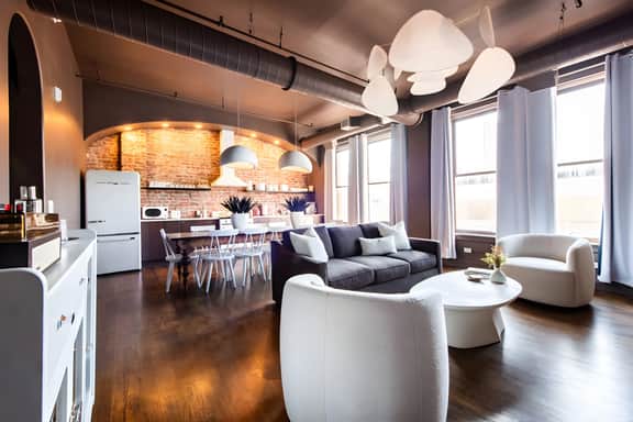 The Lou Belle Suite: 8 beds/4 baths