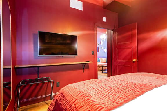 Hollyhock Suite 508: 2 beds/1 bath - Image 5
