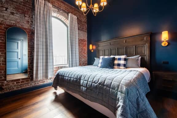 Hollyhock Suite 301: 4 Bed/2 Bath