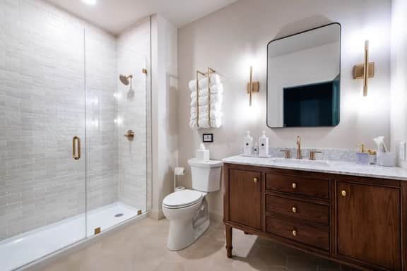 Hollyhock Suite 304: 1 Bed/1 Bath