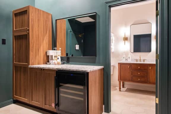 Hollyhock Suite 304: 1 Bed/1 Bath