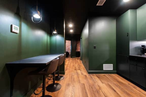 Hollyhock Suite 305: 2 Bed/1 Bath - Image 5