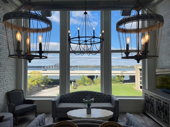 Bluegrass River View! Soak & Savor by Hollyhock