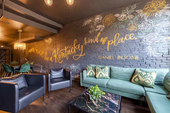 Luxury City Escape. Peaceful Retreat by Hollyhock