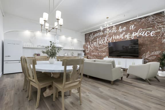 Glamorous Heart of Kentucky 4 Bed 2 bath Luxury Suite