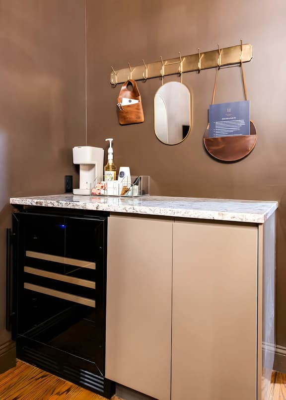 Hollyhock Suite 412: 1 bed/1 bath