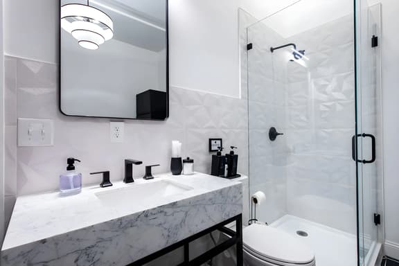 Hollyhock Suite 409: 1 bed/1 bath