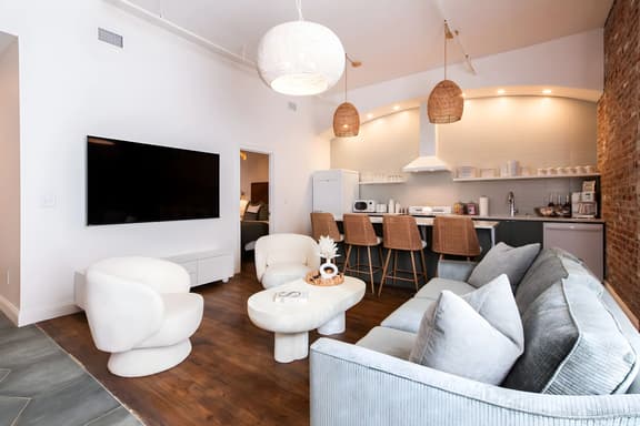 Hollyhock Suite 407: 3 bed /2 bath