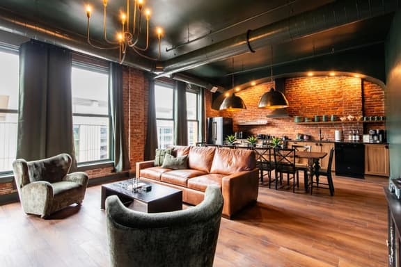 Hollyhock Suite 302: 4 Bed/2 Bath