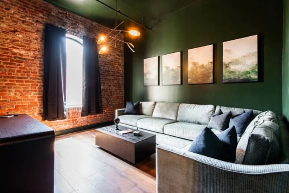 Hollyhock Suite 305: 2 Bed/1 Bath - Image 1